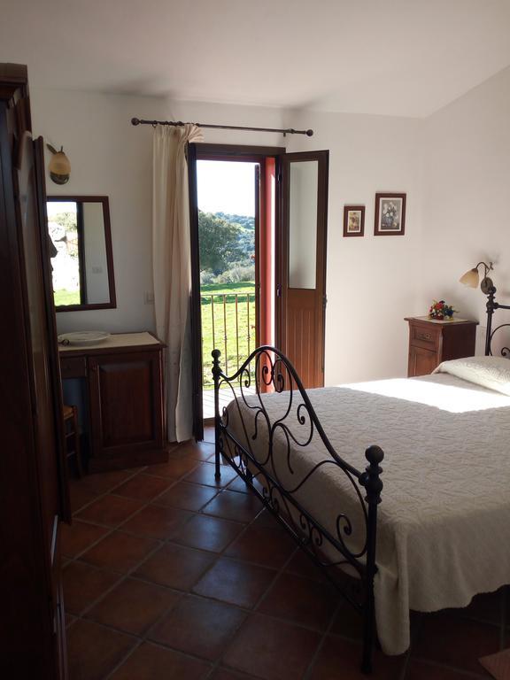 Villa Turismo Rurale L'Agliuledda Sant’Antonio di Gallura Exterior foto